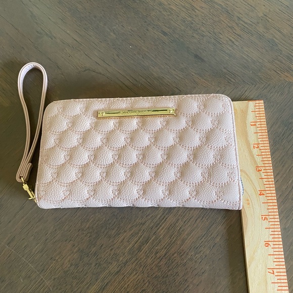 Betsey Johnson Quilted Heart zip around clutch Wallet Wristlet pale Pink - Picture 10 of 10